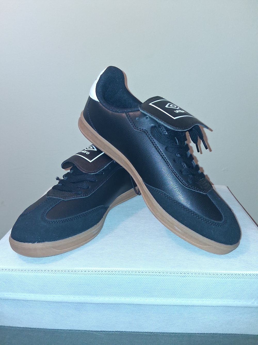 Umbro Black Sneakers with Gum Sole